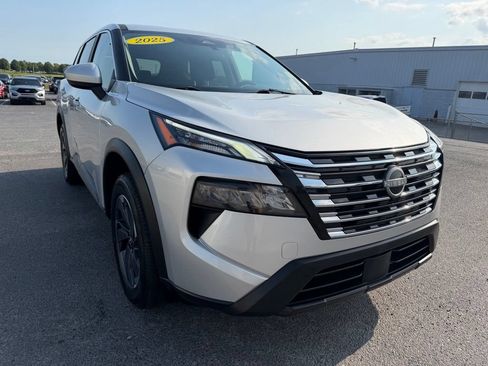 Used 2025 Nissan Rogue SV FWD image 38