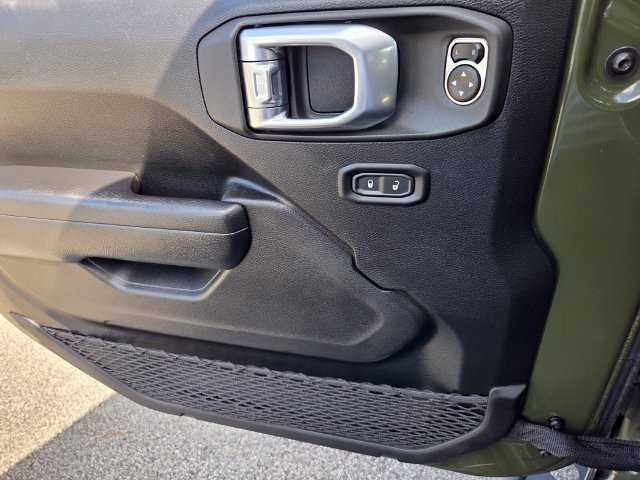 Used 2023 Jeep Gladiator Mojave AWD/4WD image 27