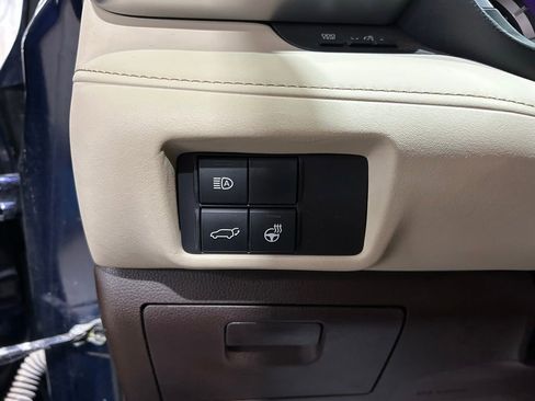 Used 2022 Toyota Highlander XLE AWD/4WD image 20