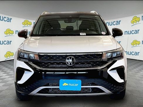 Used 2023 Volkswagen Taos SE AWD/4WD image 2