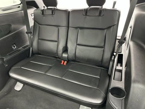 Used 2023 Ford Explorer XLT w/ Equipment Group 202A AWD/4WD image 23