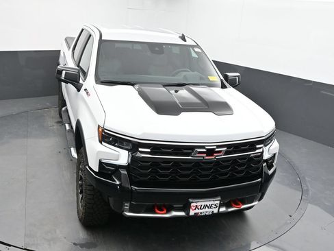 Used 2024 Chevrolet Silverado 1500 ZR2 w/ Technology Package AWD/4WD image 14
