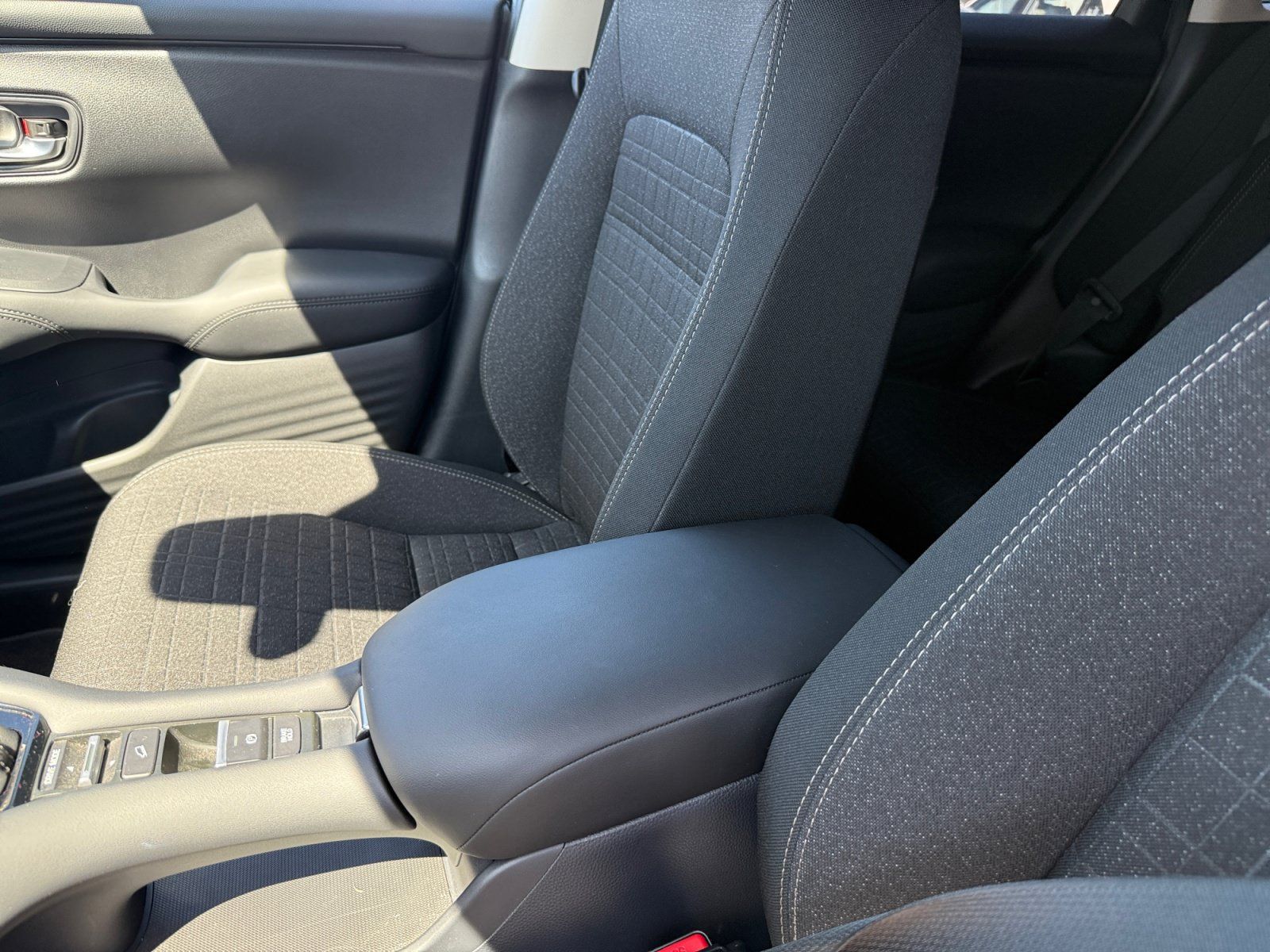 Certified 2025 Honda HR-V LX image 14