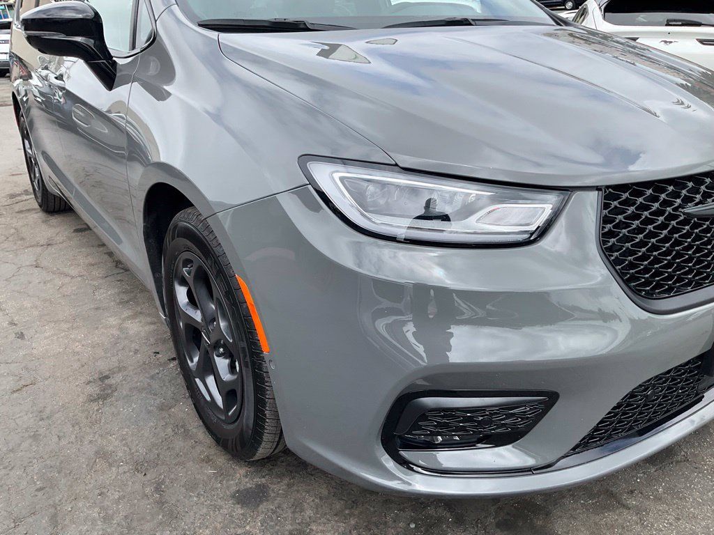 Used 2023 Chrysler Pacifica Limited w/ S Appearance Package FWD image 70