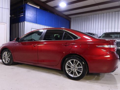 Used 2017 Toyota Camry SE image 2