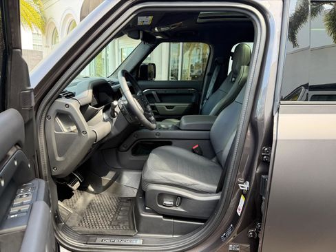 Used 2025 Land Rover Defender 110 AWD/4WD image 40