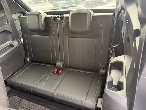 Used 2022 Volkswagen Tiguan SE R-Line image 18