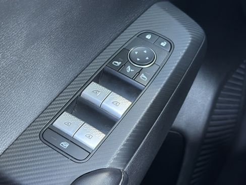 Used 2023 Mitsubishi Outlander 4WD Plug-In Hybrid image 11