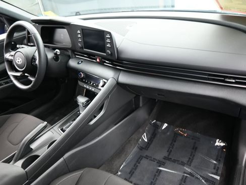 Used 2025 Hyundai Elantra Sport image 37