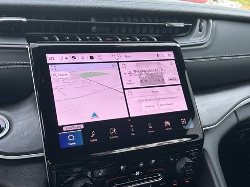 Certified 2025 Jeep Grand Cherokee Limited w/ Luxury Tech Group II image 32