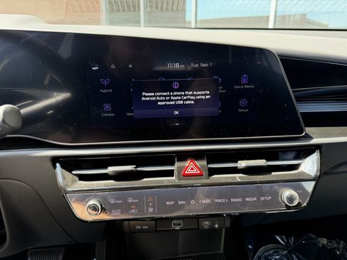 Used 2025 Kia Niro EX FWD image 21