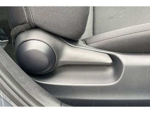 Used 2025 Toyota Corolla LE image 22