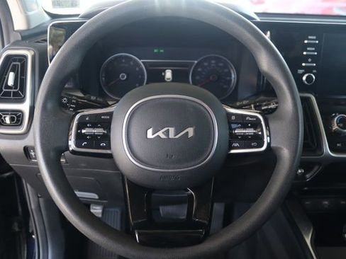 Used 2023 Kia Sorento LX image 10