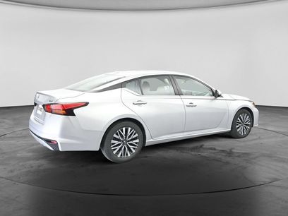Used 2023 Nissan Altima 2.5 SV