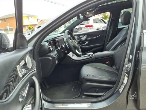 Used 2018 Mercedes-Benz E 300 4MATIC w/ Premium 1 Package image 19