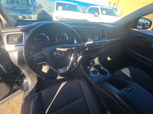 Used 2018 Toyota Highlander Plus image 11