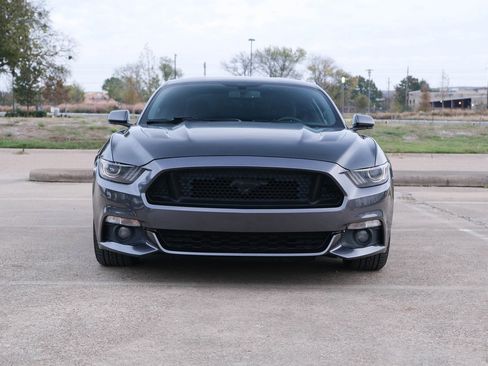 Used 2017 Ford Mustang GT image 3