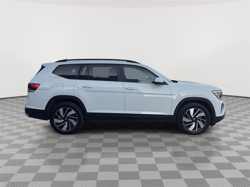 Used 2024 Volkswagen Atlas SE image 16