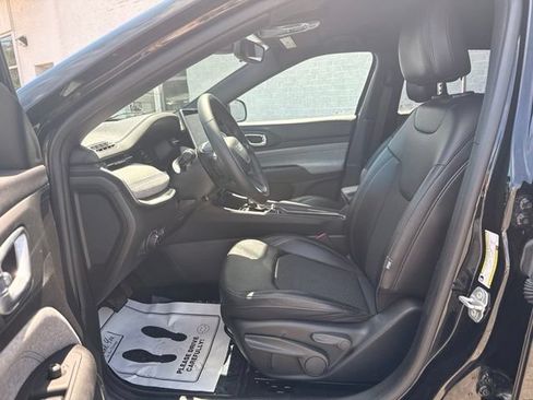 Used 2024 Jeep Compass Latitude AWD/4WD image 12