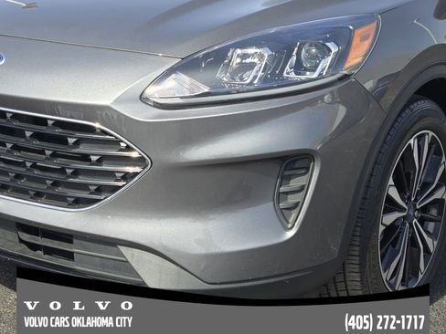 Used 2022 Ford Escape SE w/ SE Sport Appearance Package image 8