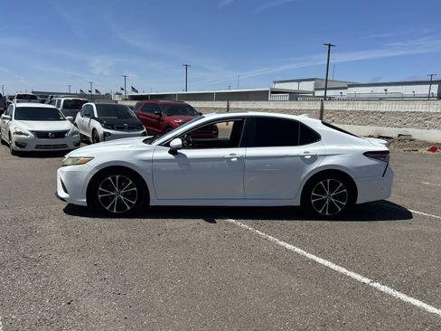 Used 2019 Toyota Camry SE w/ Carpet Mat Package FWD image 2