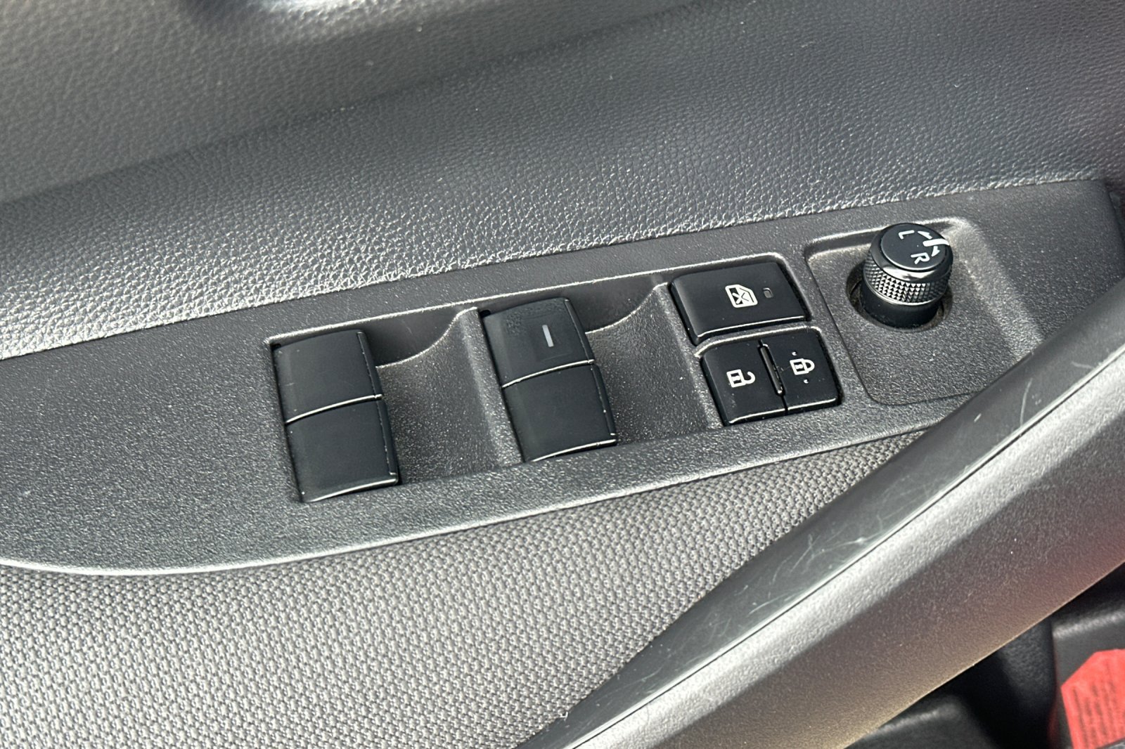 Used 2025 Toyota Corolla LE FWD image 12