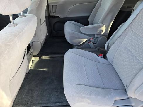 Certified 2017 Toyota Sienna LE FWD image 15