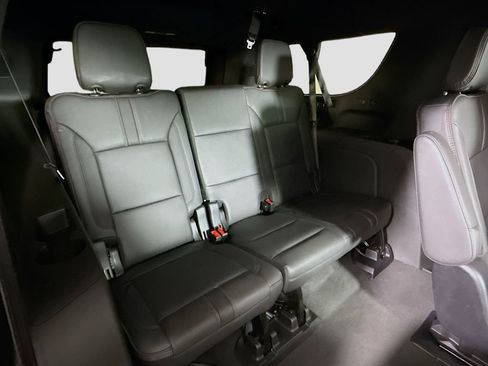 Used 2025 Chevrolet Suburban RST w/ RST Capability Package AWD/4WD image 30