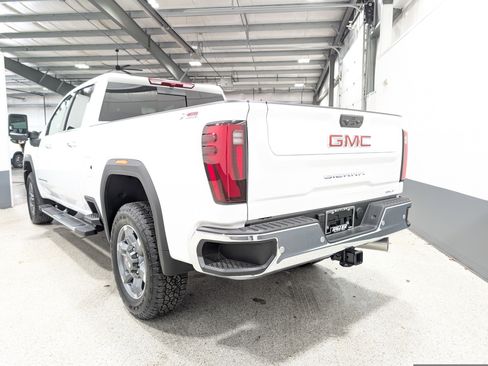 Used 2025 GMC Sierra 3500 SLT w/ SLT Premium Package AWD/4WD image 5