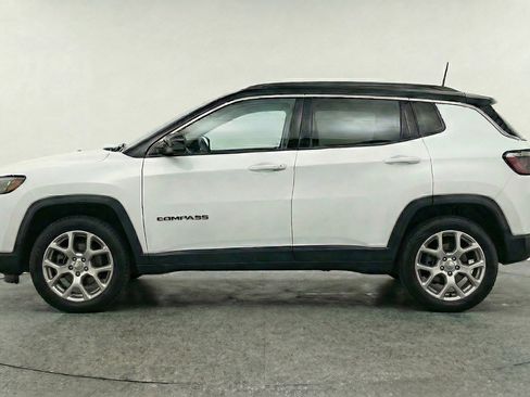Used 2025 Jeep Compass Limited image 4