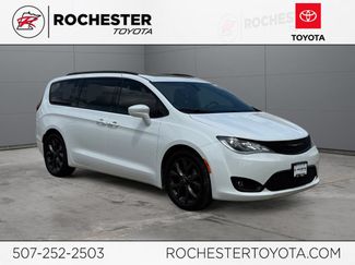 Used 2018 Chrysler Pacifica Touring-L Plus w/ S Appearance Package FWD video 1