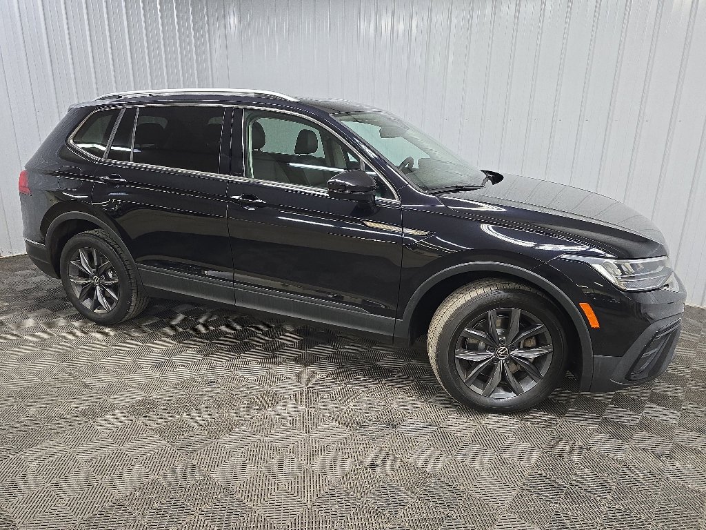 Used 2022 Volkswagen Tiguan SE w/ Panoramic Sunroof Package AWD/4WD image 1