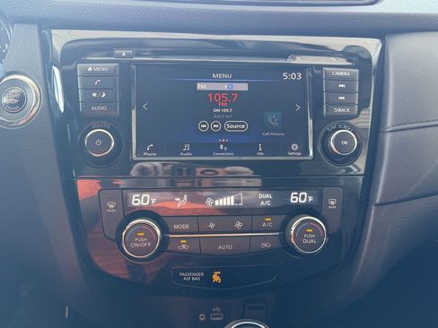 Used 2018 Nissan Rogue SV FWD image 15