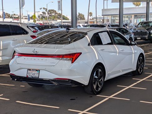 Used 2022 Hyundai Elantra Limited FWD image 4