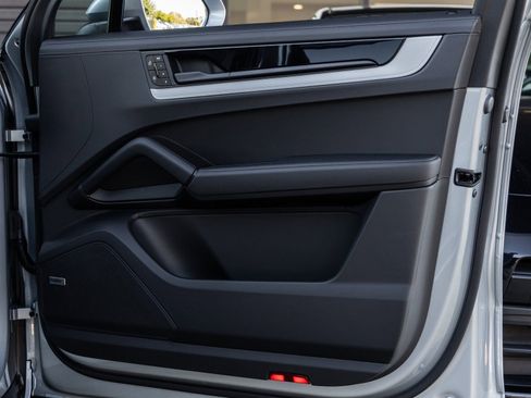 New 2026 Porsche Cayenne S image 43