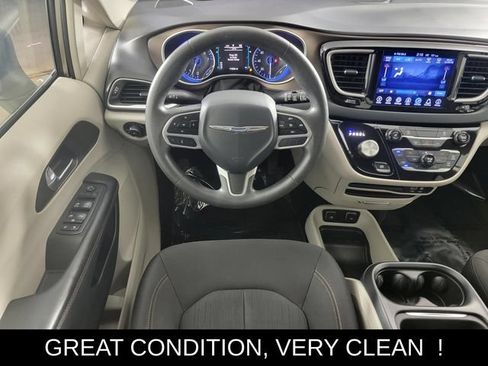 Used 2017 Chrysler Pacifica Touring Plus w/ Tire & Wheel Group FWD image 24