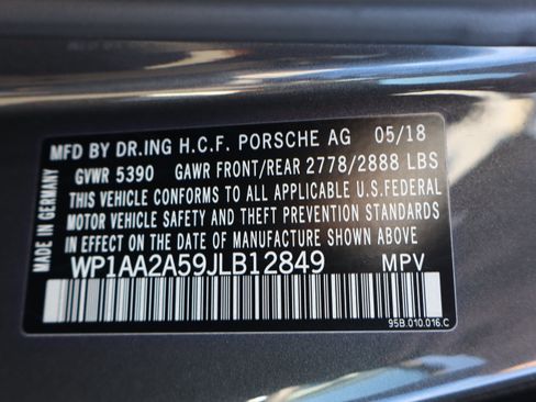 Used 2018 Porsche Macan AWD/4WD image 23