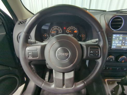 Used 2017 Jeep Patriot High Altitude FWD image 29