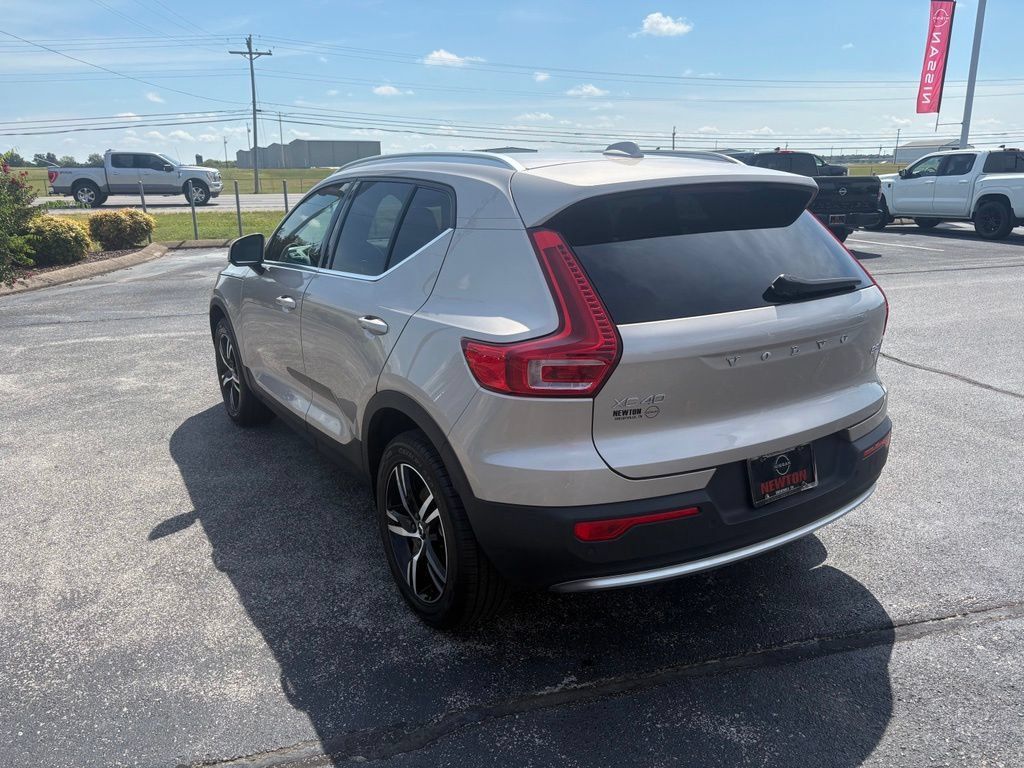 Used 2024 Volvo XC40 B5 Core AWD/4WD image 6