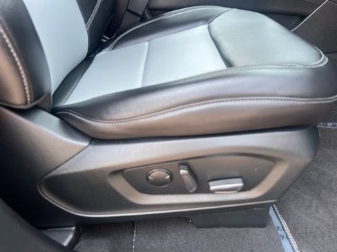 Used 2024 Ford Explorer XLT w/ Equipment Group 202A AWD/4WD image 12