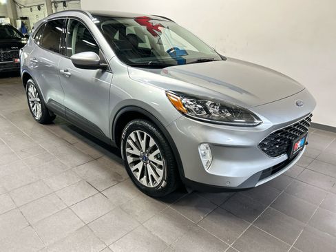 Used 2022 Ford Escape Titanium w/ Class II Trailer Tow Package AWD/4WD image 2