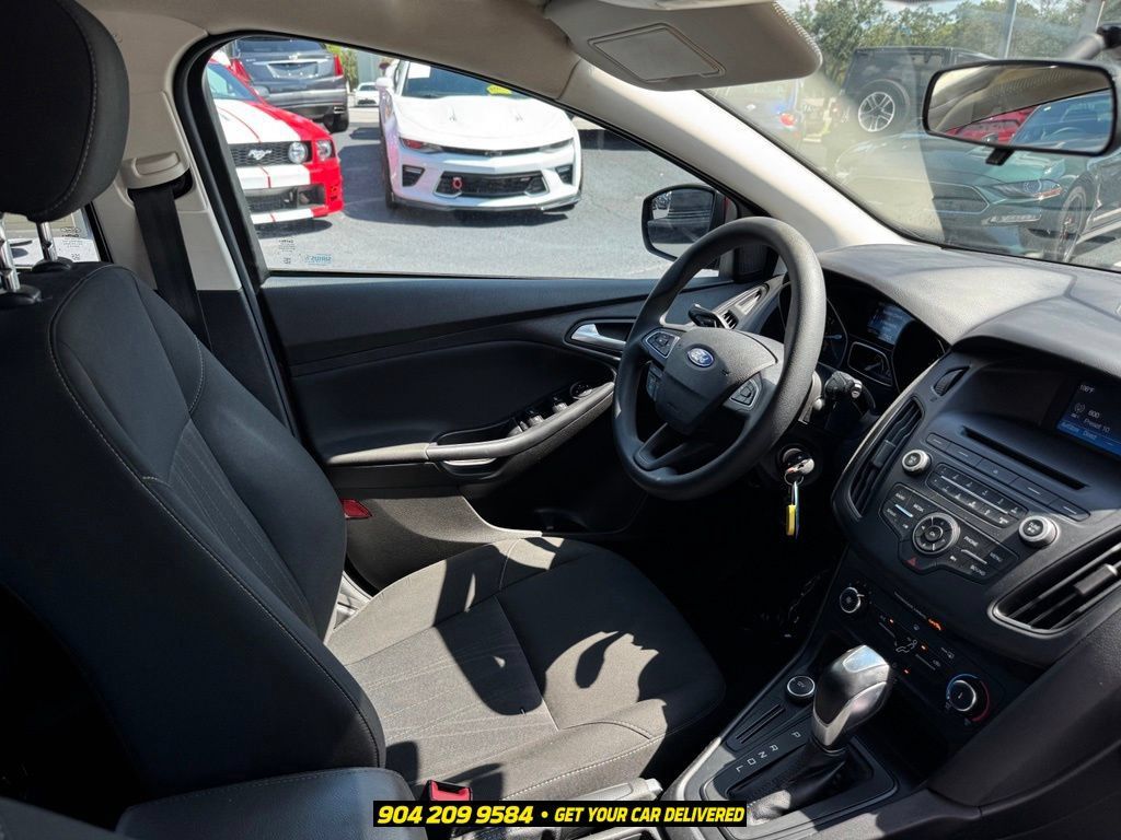 Used 2015 Ford Focus SE w/ Reverse Sensing Package FWD image 35
