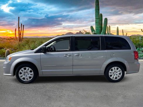 Used 2017 Dodge Grand Caravan SE w/ UConnect Hands-Free Group FWD image 6