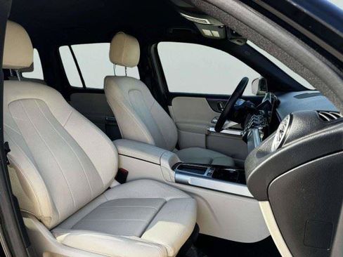 Used 2025 Mercedes-Benz GLB 250 image 45
