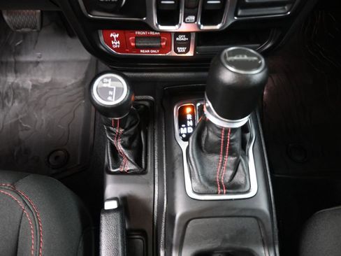 Used 2023 Jeep Gladiator Rubicon AWD/4WD image 6