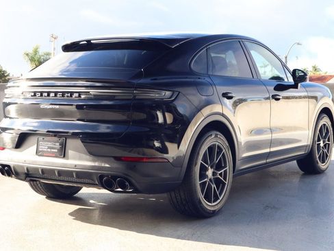 Certified 2024 Porsche Cayenne Coupe image 9