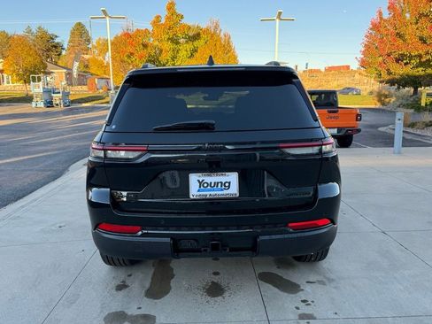 New 2025 Jeep Grand Cherokee Limited w/ Black Appearance Package image 9