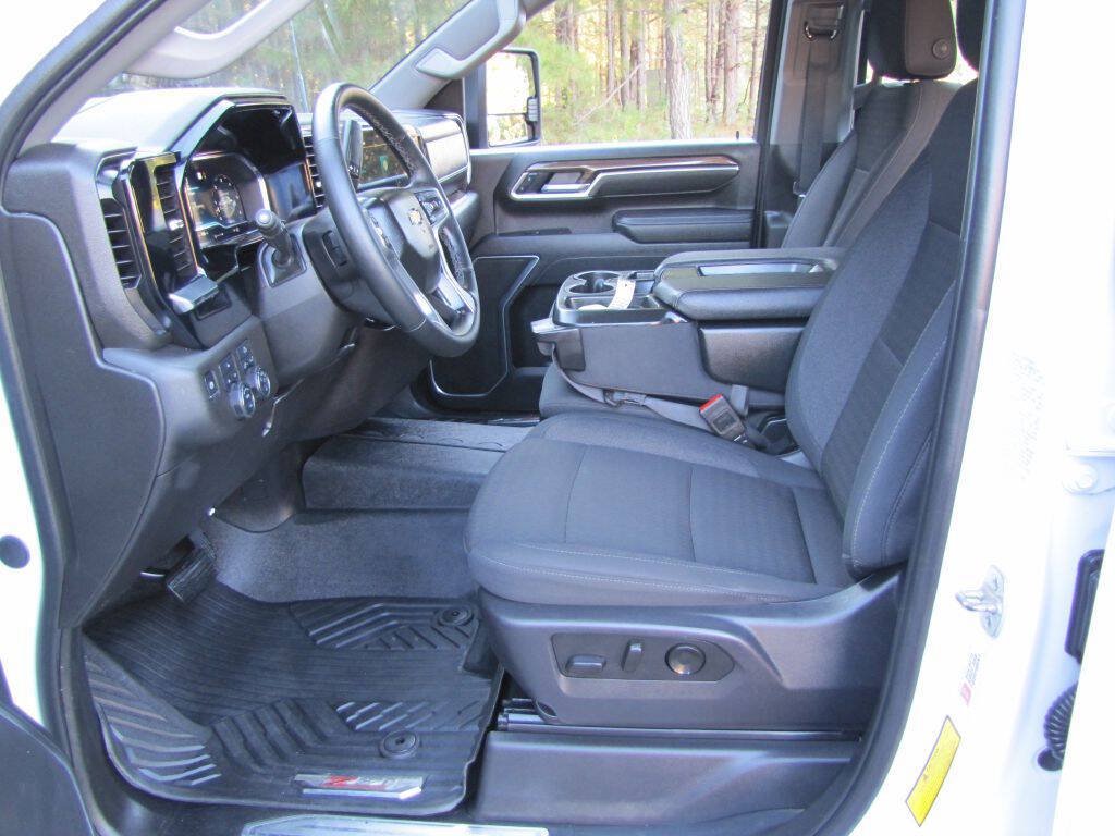 Used 2025 Chevrolet Silverado 2500 LT w/ Convenience Package AWD/4WD image 12