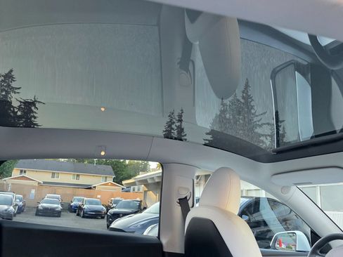 Used 2025 Tesla Model Y Long Range AWD/4WD image 15