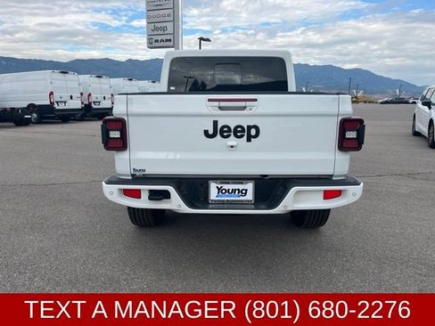 Used 2023 Jeep Gladiator Overland AWD/4WD image 5